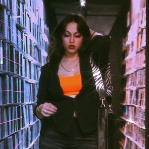 Meet your Posher, Zada